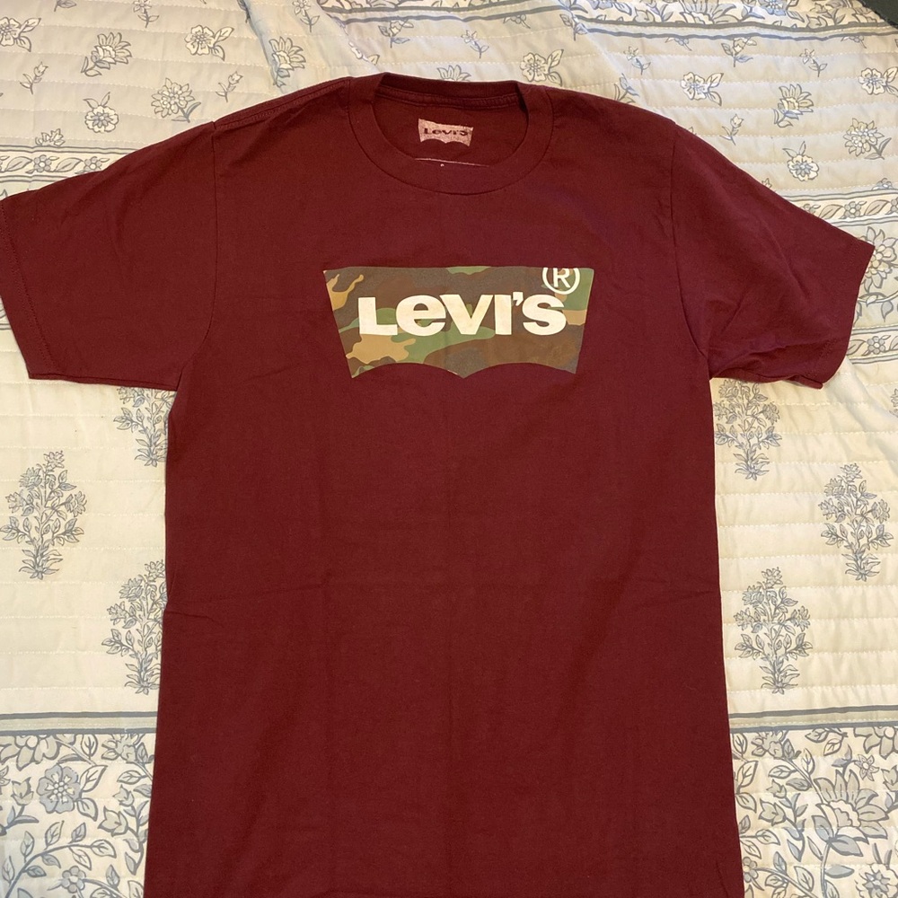 Levi's Men's Burgundy Camo Logo T-Shirt